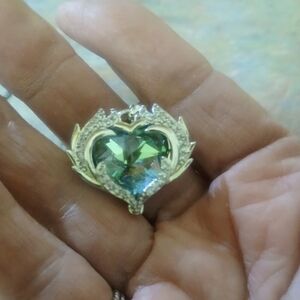 Heart-Shaped Green Crystal Pendant Necklace in Silver Tone